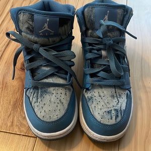 Boys Nike Air sneakers